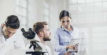Three doctors working together ina clinical setting